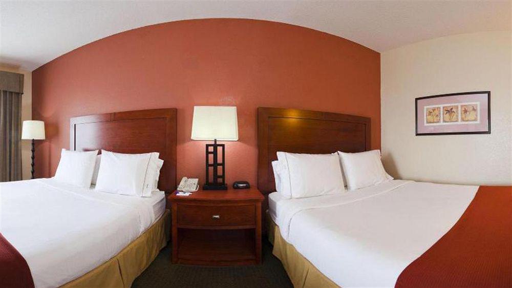Holiday Inn Express Hotel & Suites Bedford By Ihg Exteriér fotografie