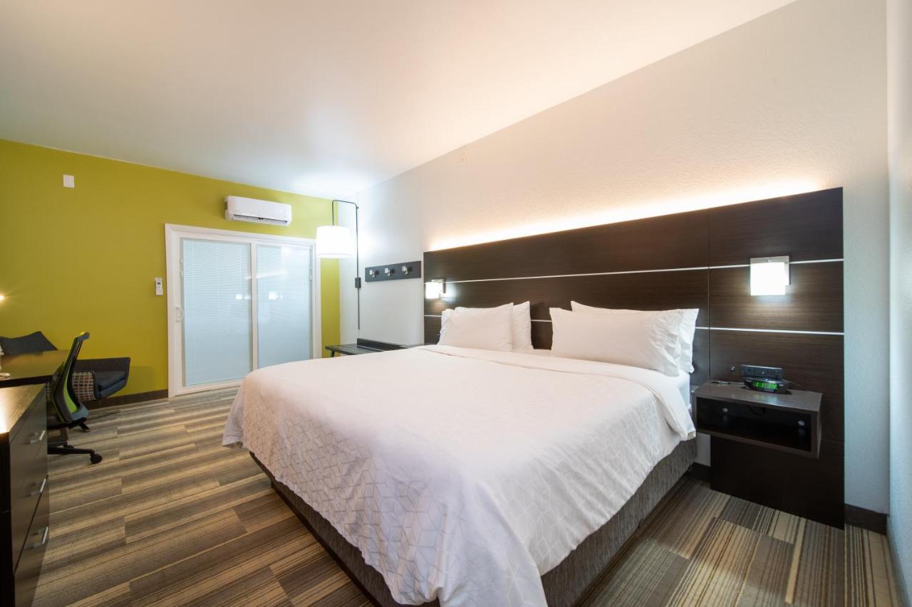 Holiday Inn Express Hotel & Suites Bedford By Ihg Exteriér fotografie