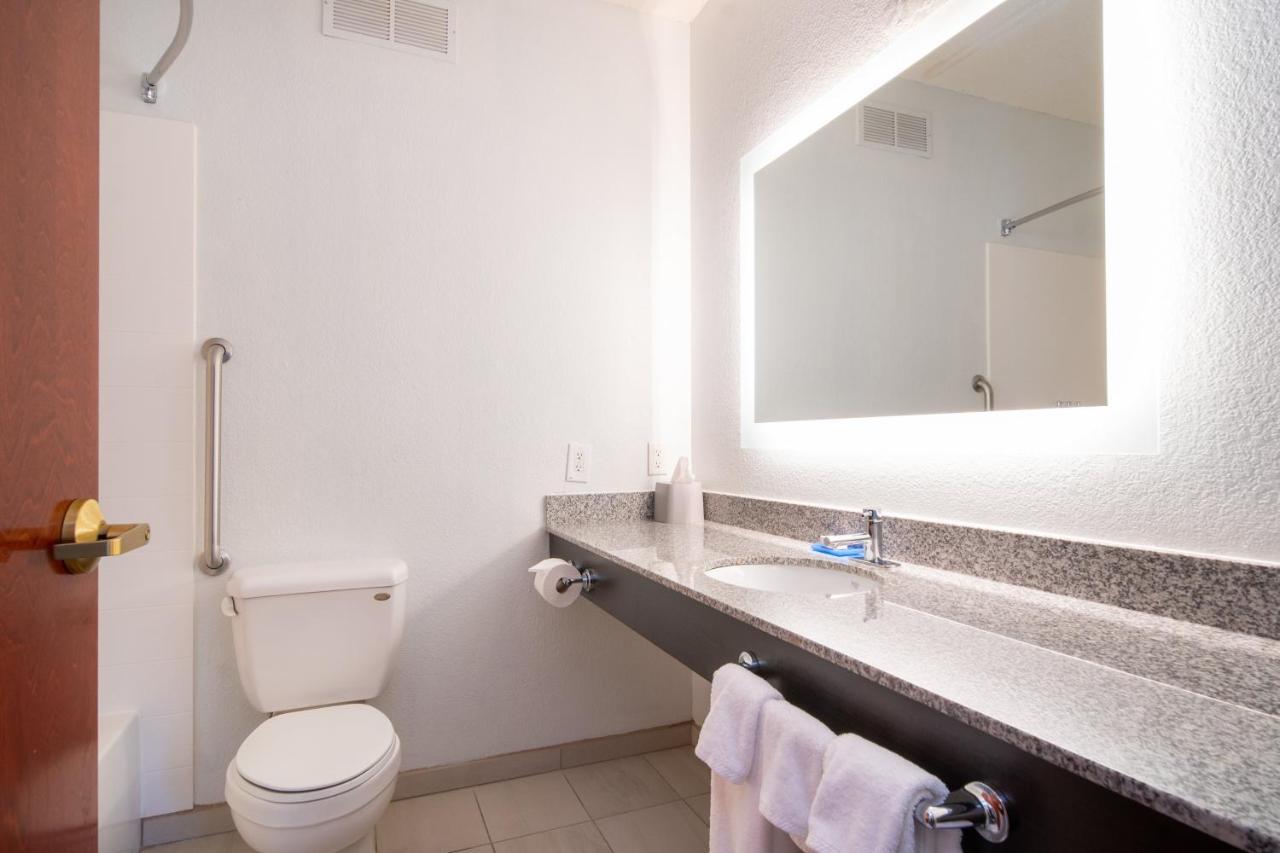 Holiday Inn Express Hotel & Suites Bedford By Ihg Exteriér fotografie