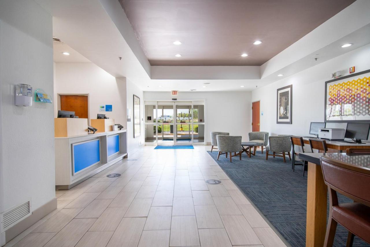 Holiday Inn Express Hotel & Suites Bedford By Ihg Exteriér fotografie