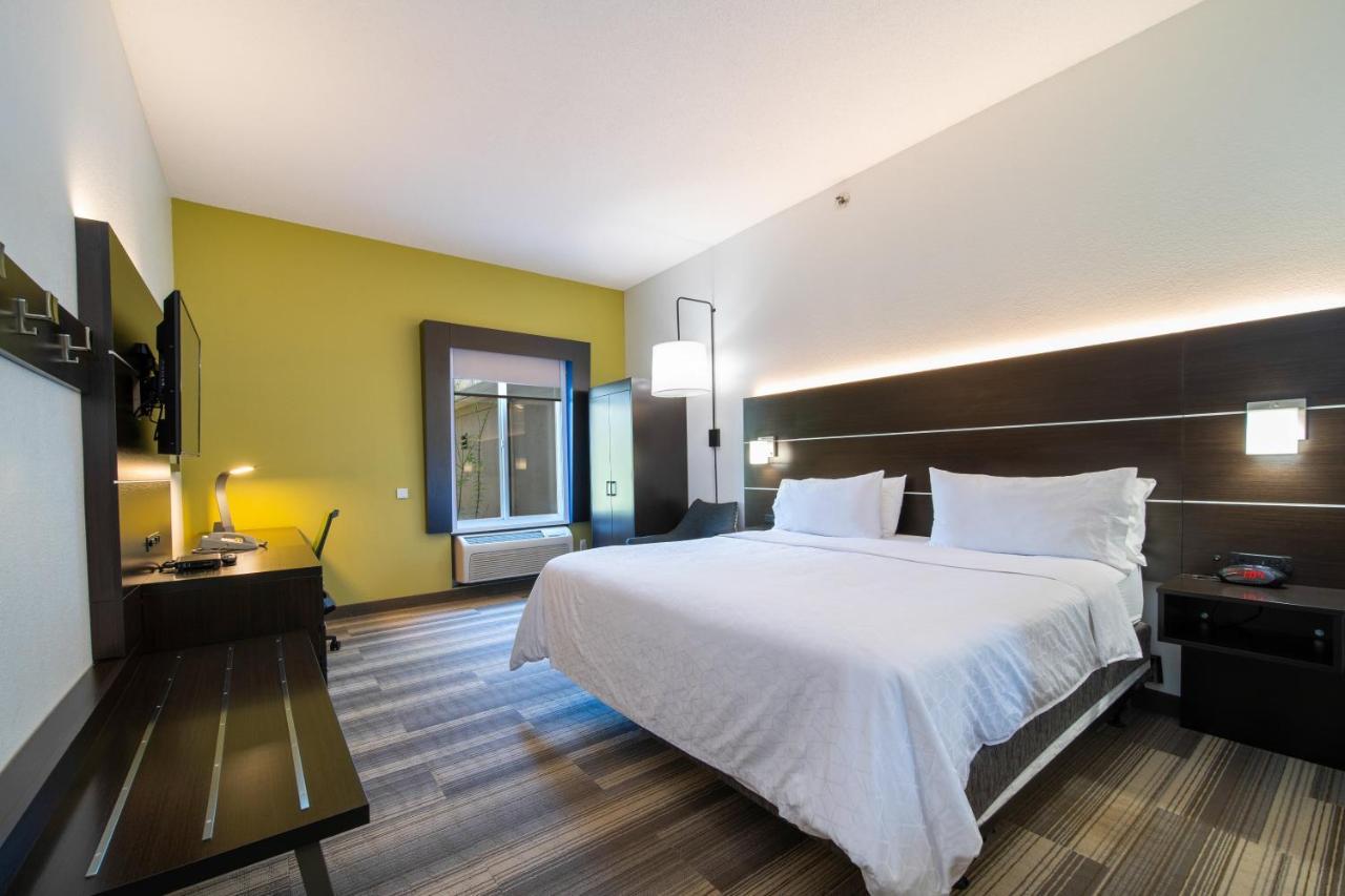 Holiday Inn Express Hotel & Suites Bedford By Ihg Exteriér fotografie