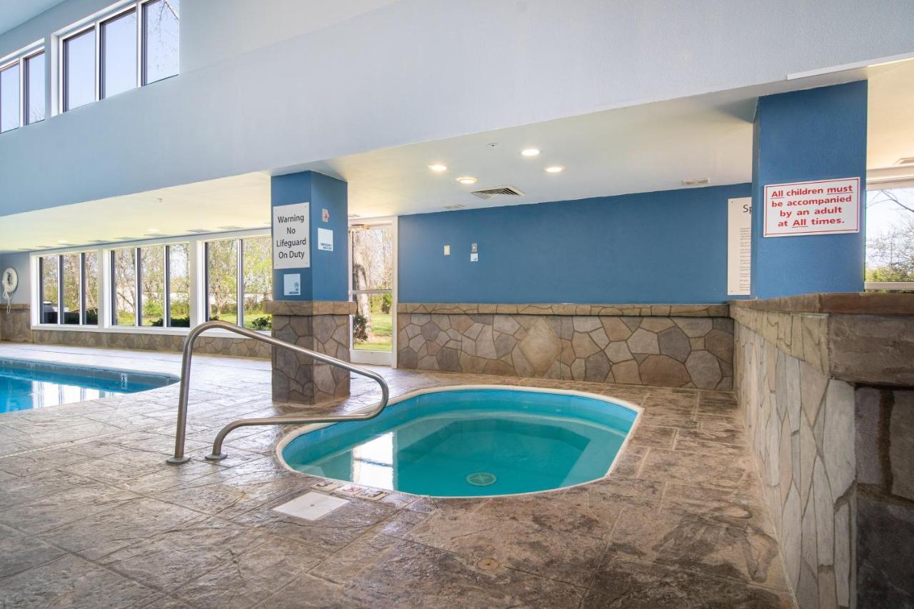 Holiday Inn Express Hotel & Suites Bedford By Ihg Exteriér fotografie