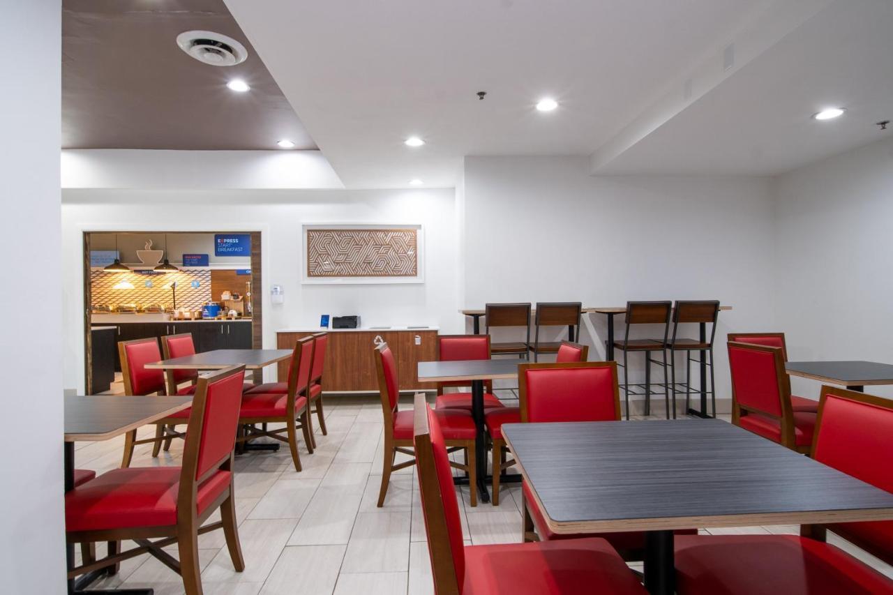 Holiday Inn Express Hotel & Suites Bedford By Ihg Exteriér fotografie