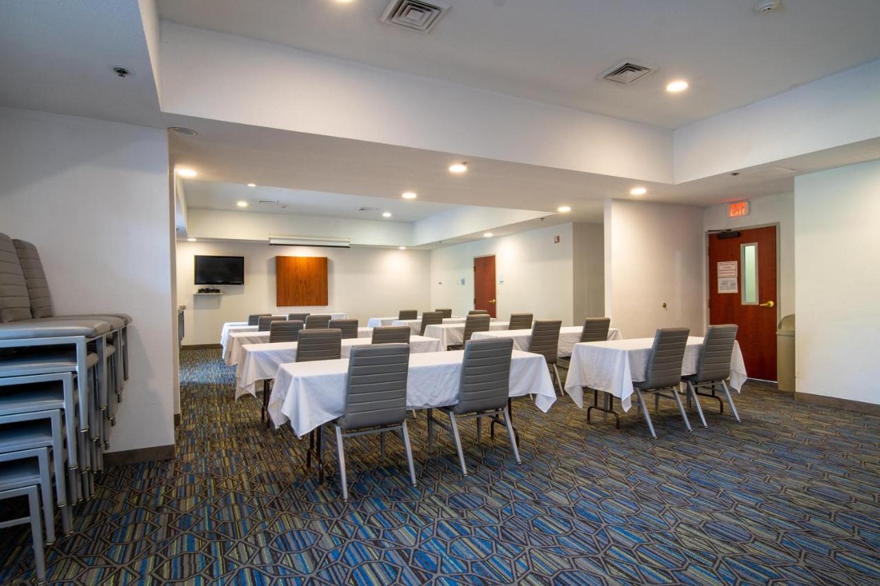 Holiday Inn Express Hotel & Suites Bedford By Ihg Exteriér fotografie