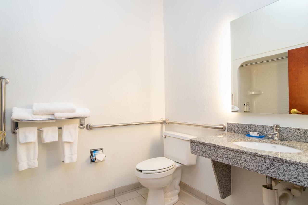 Holiday Inn Express Hotel & Suites Bedford By Ihg Exteriér fotografie