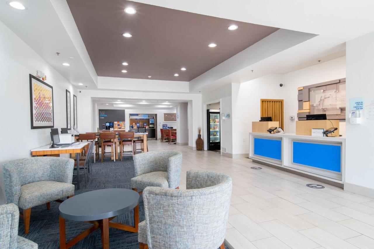 Holiday Inn Express Hotel & Suites Bedford By Ihg Exteriér fotografie