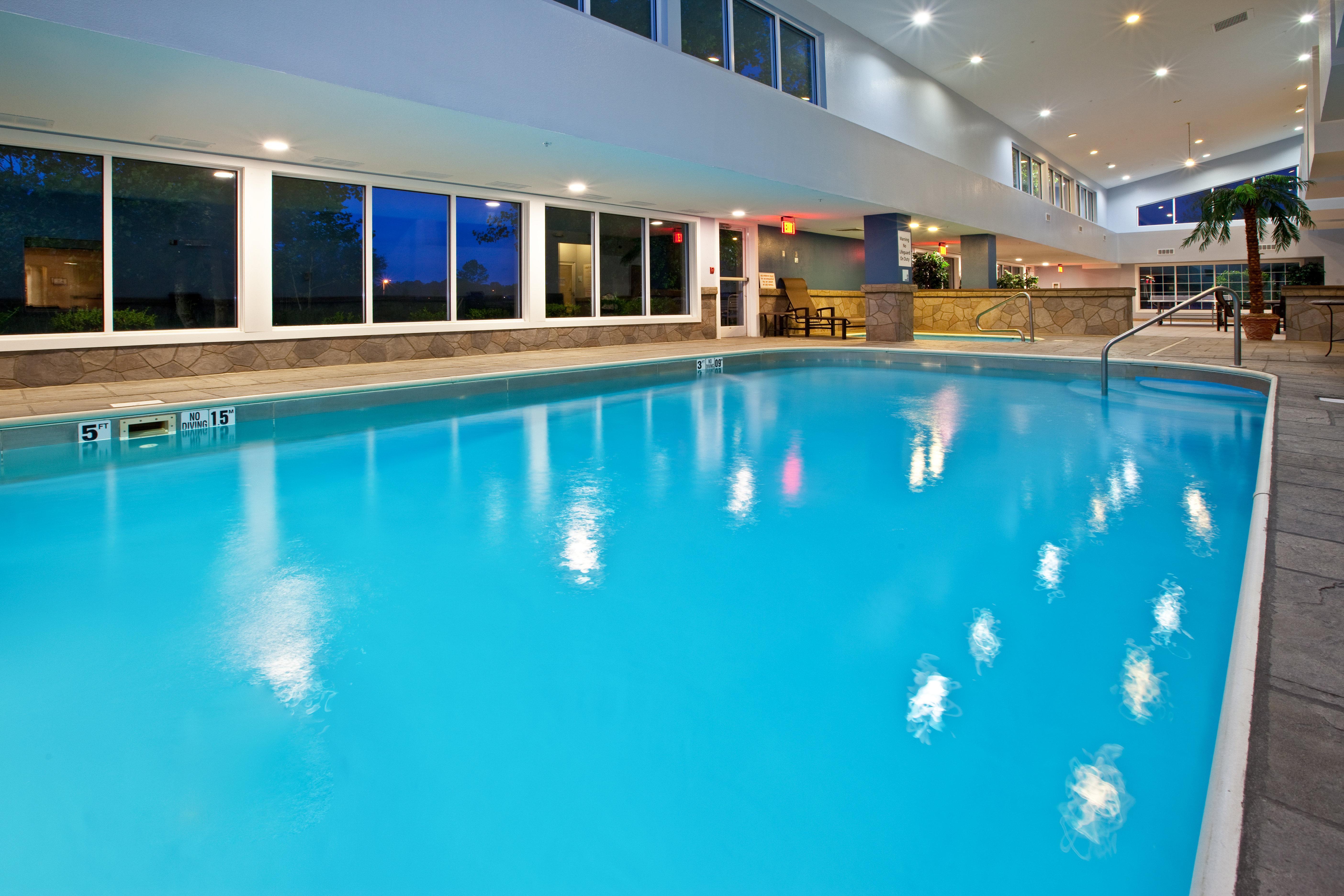 Holiday Inn Express Hotel & Suites Bedford By Ihg Exteriér fotografie
