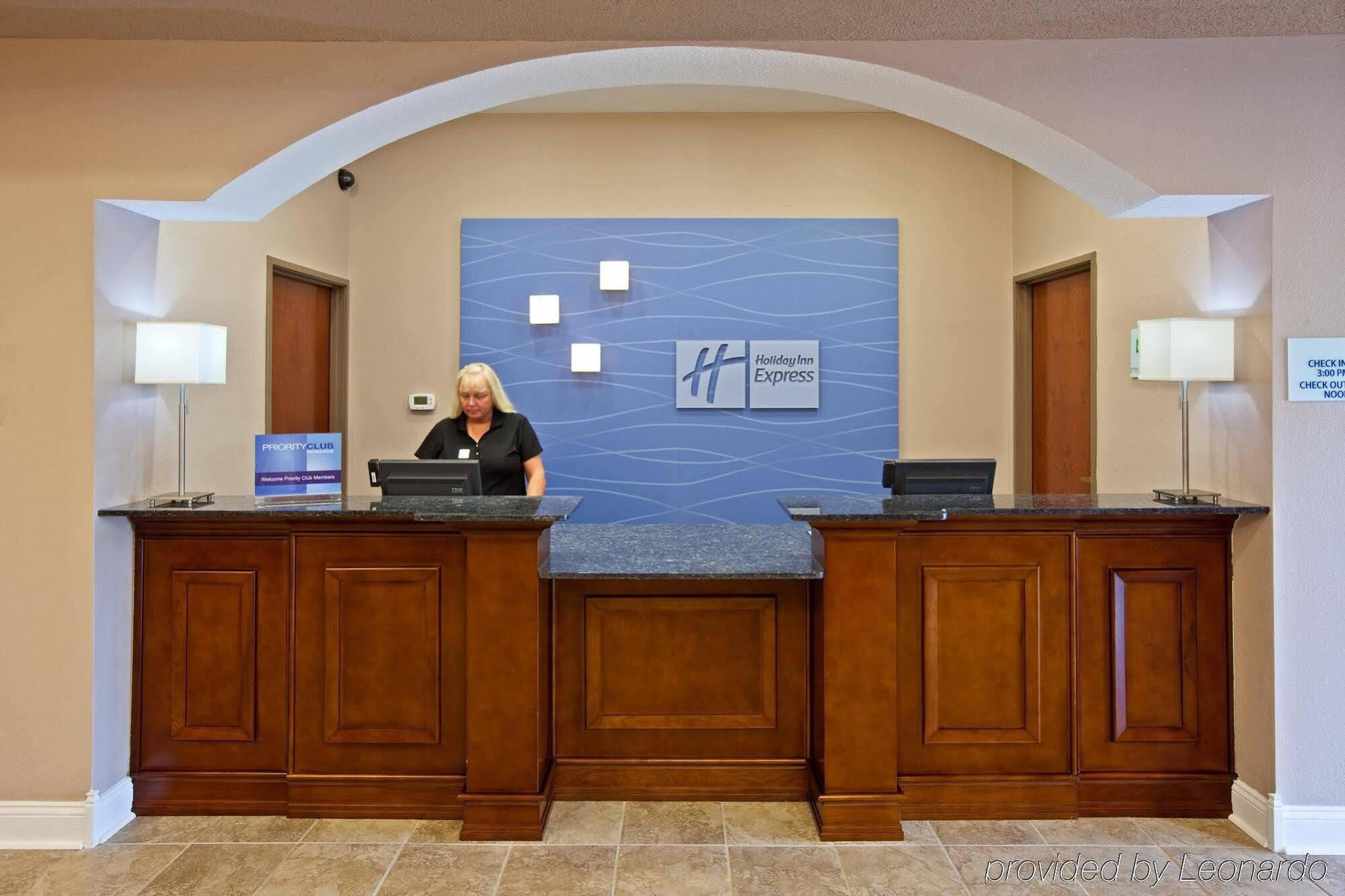 Holiday Inn Express Hotel & Suites Bedford By Ihg Exteriér fotografie